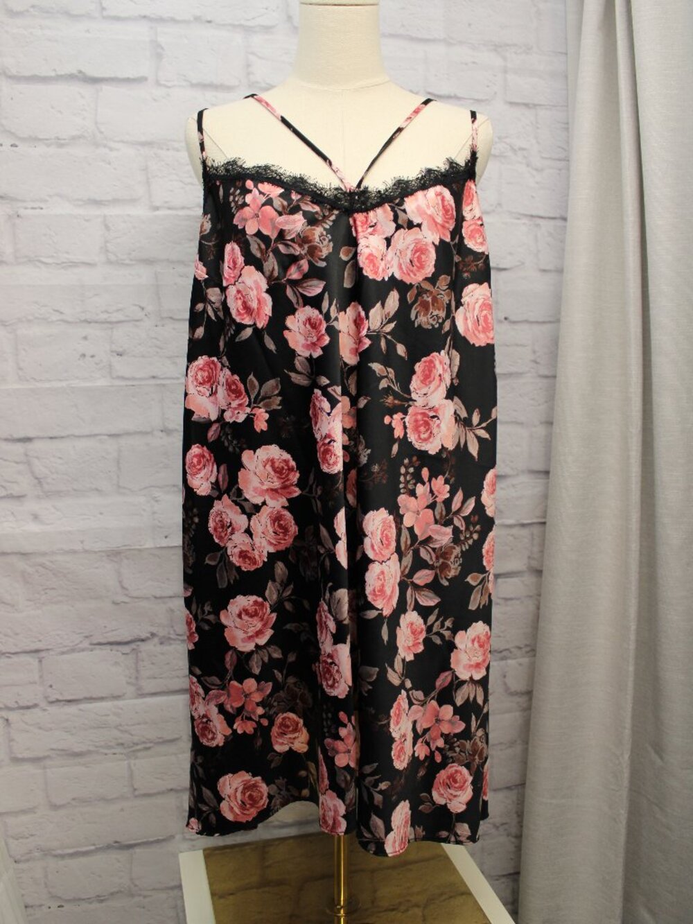 Secret Treasures Plus 2X Black Pink Rose Strappy Lace Sleeveless Satin Nightgown